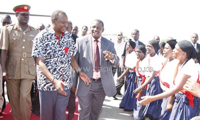 President Kenyatta accompanied by the Kwale County Governor Mvurya Salim is entertained by dancers at Ukunda airstrip/PPS