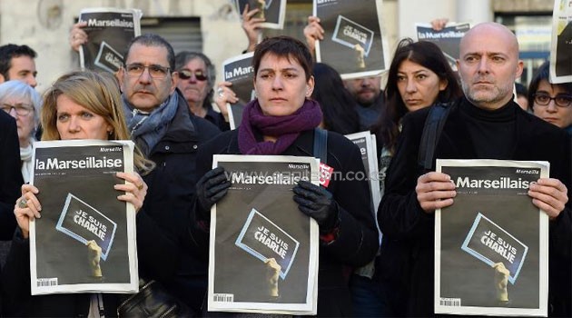 French journalists of the regional newspaper La Marseillaise gather holding the frontpage of their newspaper for observing a minute of silence in Marseille. Photo/ AFP