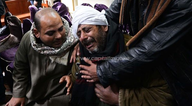 Relatives of Egyptian Coptic Christians purportedly murdered by Islamic State group militants in Libya mourn after hearing the news on February 16, 2015 in the village of Al-Awar in Egypt's southern province of Minya © AFP