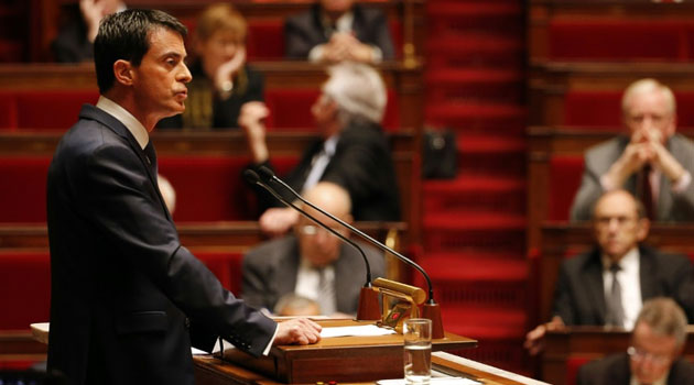 French Prime Minister Manuel Valls addresses lawmakers at the National Assembly in Paris on November 19, 2015 © AFP