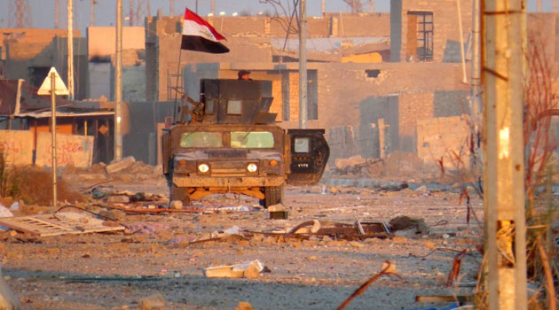 Iraq's counter-terrorism forces operate in Ramadi's Dhubbat area on December 25, 2015 © AFP