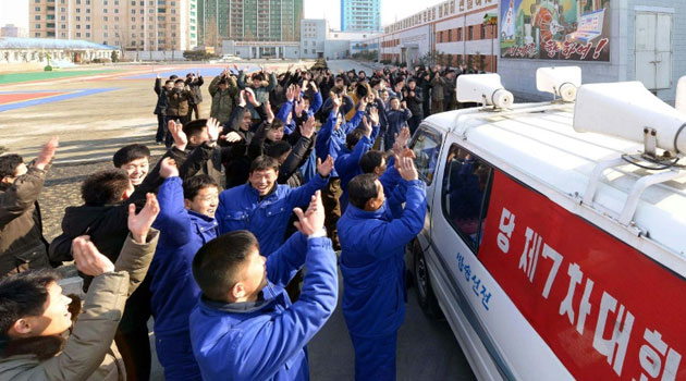 In this photograph released by North Korea's official Korean Central News Agency (KCNA) on January 6, 2016, North Korean people celebrate the success of the first hydrogen bomb test in Pyongyang © KCNA via KNS/AFP