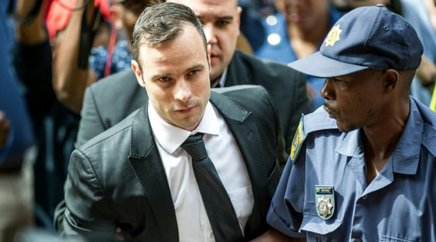 South African paralympian Oscar Pistorius (L) arrives to the Pretoria High court for a bail hearing on December 8, 2015/AFP