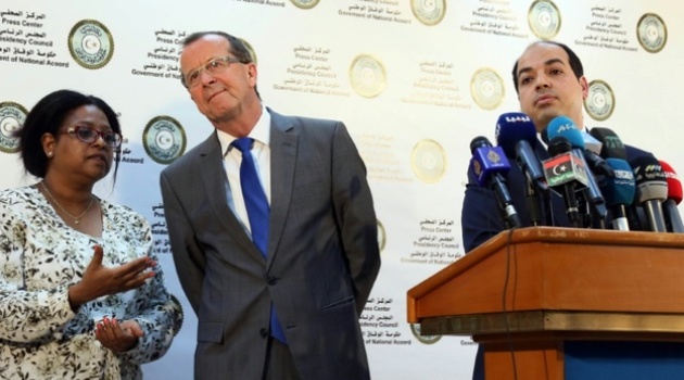 United Nations' envoy to Libya, Martin Kobler (C), holds a press conference with Libyan deputy prime minister of the Government of National Accord, Ahmed Maiteeq (R)/AFP
