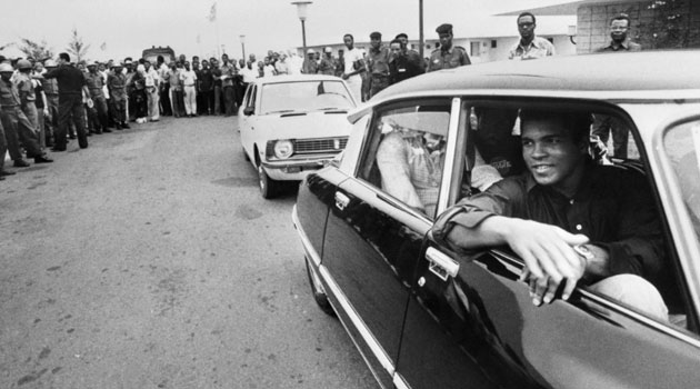 Muhammad Ali is welcomed by a cheering crowd in Kinshasa, Zaire, before his world heavyweight championship fight against titleholder US George Foreman on October 30, 1974/AFP