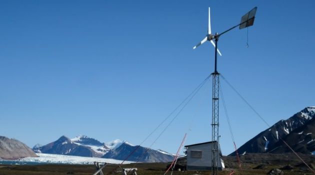 A wind power station near the scientific base of Ny Alesund in Norway's Svalbard archipelago/AFP