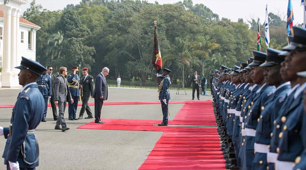 The national anthems of Kenya and Israel were played, followed by the Kenya Defence Forces firing 19 cannon shots, in a traditional ceremony reserved for Heads of State and Government/PSCU