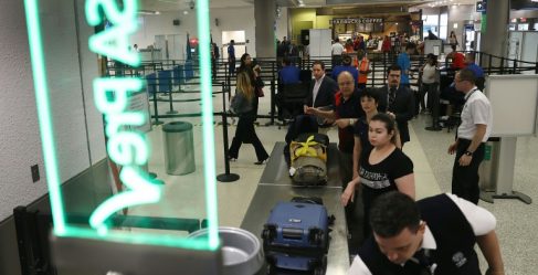 US Customs computer collapse leaves thousands of travelers waiting