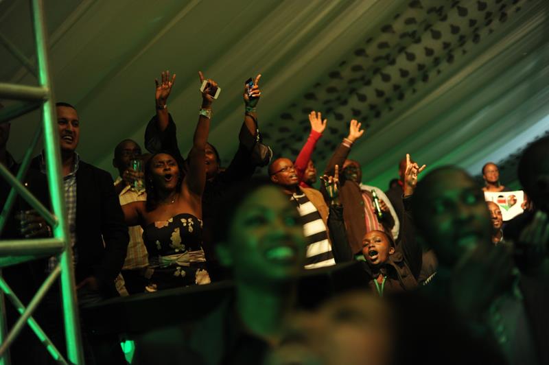 Johnny Gill: Fans Craze