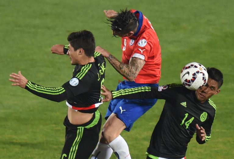 Chile's Alexis Sanchez, Mexico's Javier Guemez and Juan Carlos Valenzuela jump for the ball during the 2015 Copa America in Santiago. PHOTO/AFP