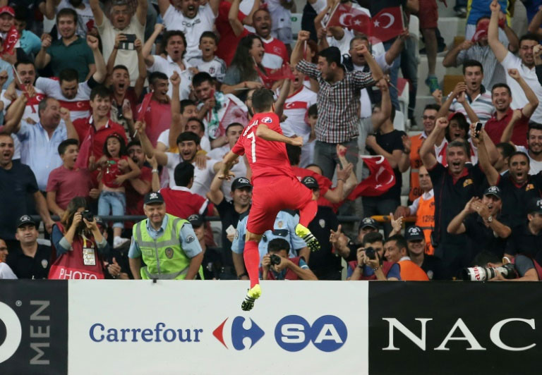 Turkey's midfielder Oguzhan Ozyakup celebrates after scoring a goal against Netherlands during a Euro 2016 qualifying match at the Arena Stadium in Konya, on September 6, 2015 in Konya. PHOTO/AFP