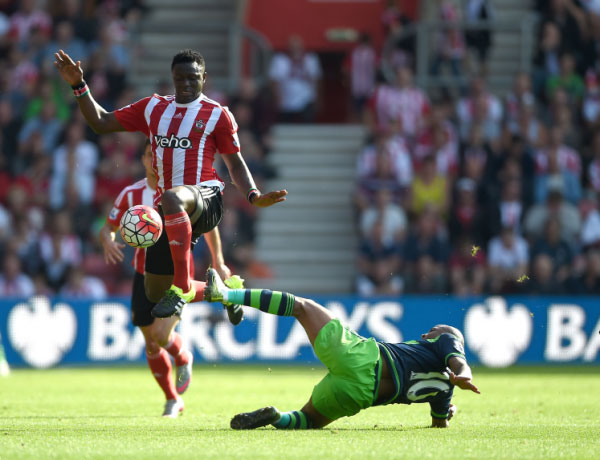 Southampton's Victor Wanyama, left, evades the challenge of Swansea City's Andre Ayew during their English Premier League soccer match at St Mary's, Southampton, England, Saturday, Sept. 26, 2015. PHOTO/PA