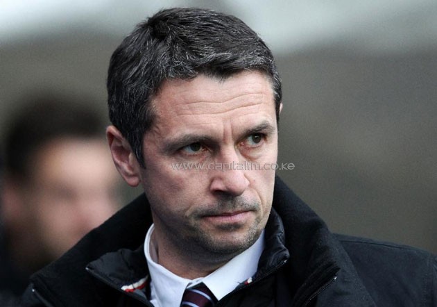 Aston Villa's French manager Remi Garde watches his players during the English Premier League football match against Manchester City on March 5, 2016 (AFP Photo/Lindsey Parnaby)