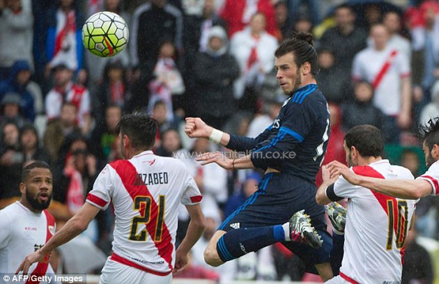 Gareth Bale rises above the Rayo Vallecano defence to score with a header and get Real Madrid back into the match/PHOTO- DailyMail