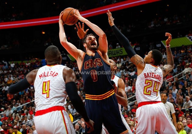 Kevin Love (C) scored 26 points and tied his career-high with eight three-pointers to help Cleveland wrap up the 4-0 series victory (AFP Photo/Kevin C. Cox)