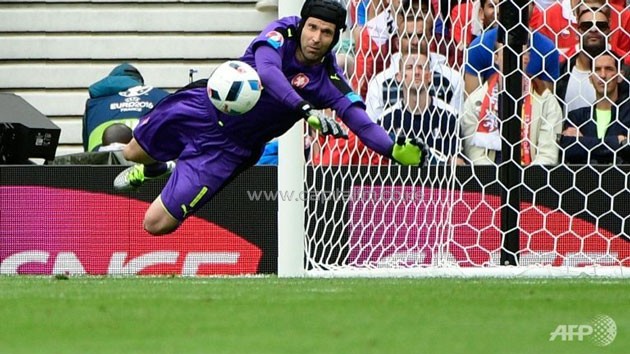 Czech Republic goalkeeper Petr Cech kept European champions Spain at bay in the first half of their Euro 2016 clash on June 13, 2016 AFP/Pierre-Philippe Marcou.