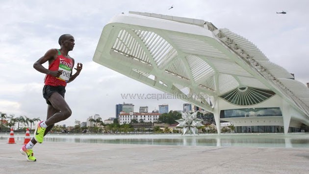 Eliud Kipchoge is the new Olympic men's mhon champion.