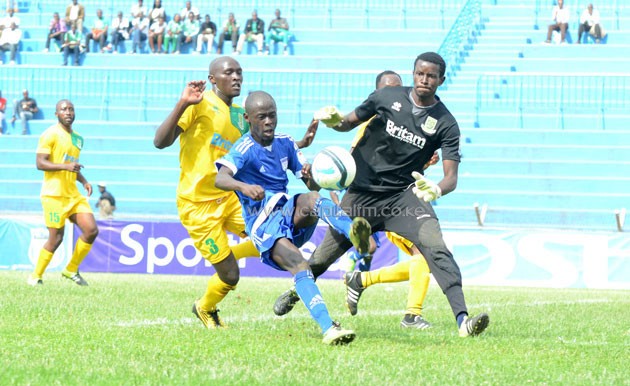 Ezekiel Odera attempts to beat Keeper Robert Mboya under pressure from Daniel Mwangi.PHOTO/Timothy Olobulu