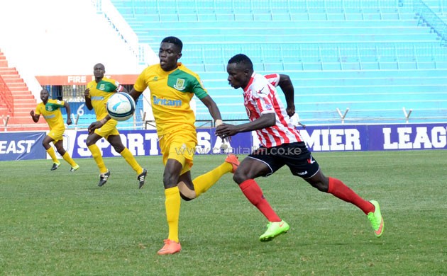 Ushuru forward Dennis Wafula chases down Mathare United defender Robinson Kamura.PHOTO/Timothy Olobulu