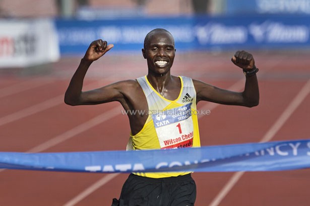 Wilson Chebet wins the 2013 Amsterdam Marathon in a course record (AFP / Getty Images) © Copyright