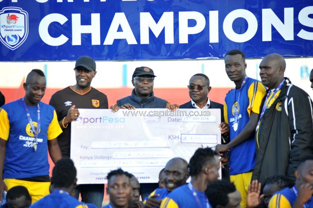 Tusker FC receiving the Sh4.5mn cheque for winning the 2016 Kenyan Premier League title.PHOTO/Raymond Makhaya