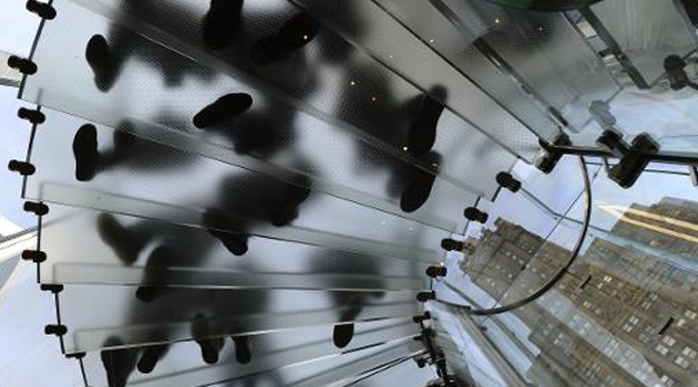 Shoppers make their way into the Apple Store on 5th Avenue on November 29, 2013, during the Black Friday shopping day/AFP