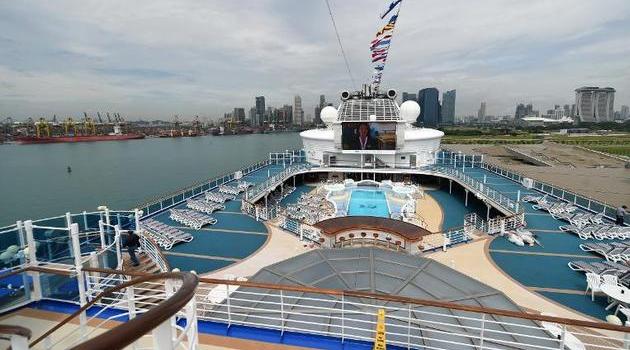 A view from the top deck of the Sapphire Princess cruise ship docked at the Marina Bay cruise centre in Singapore on November 27, 2014/AFP