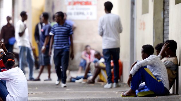 The govt plans 5,000 housing units for people granted asylum in France, 4,000 for asylum seekers and 1,500 emergency slots for illegal immigrants/AFP