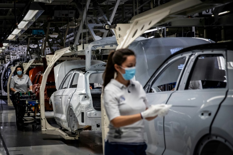 Shanghai lockdowns could force China carmakers to stop production, XP