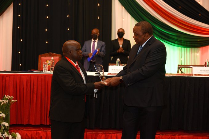 Uhuru urges tax compliance at fete to honor exceptional taxpayers