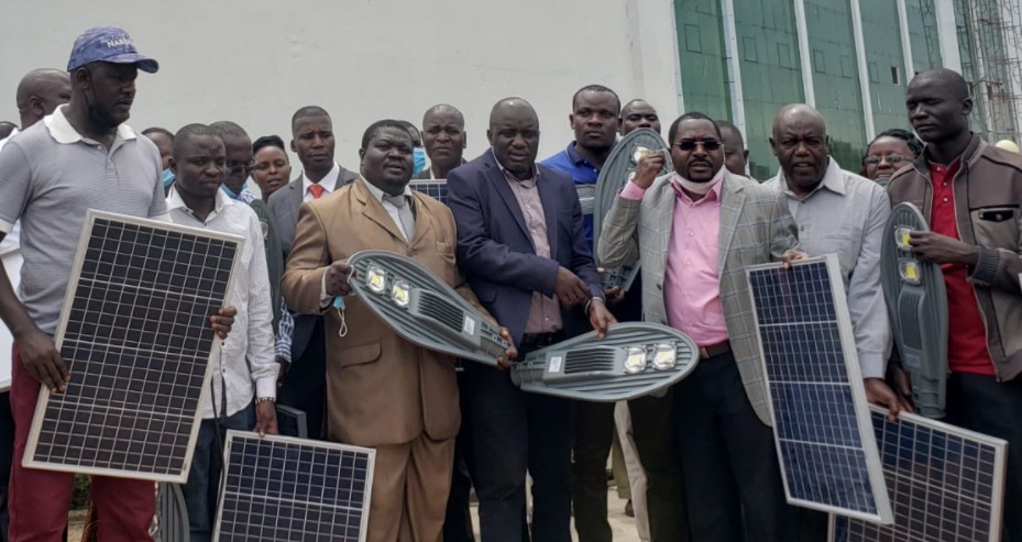Hamptons donates street lights worth Sh15mn in Matungu