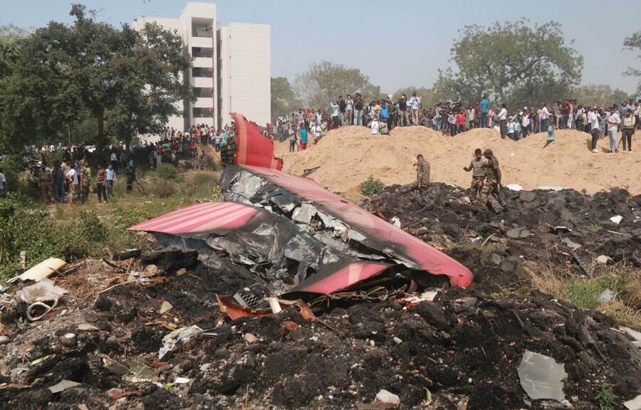 Aviation authority says Boeing fuel switches are safe during crash probe