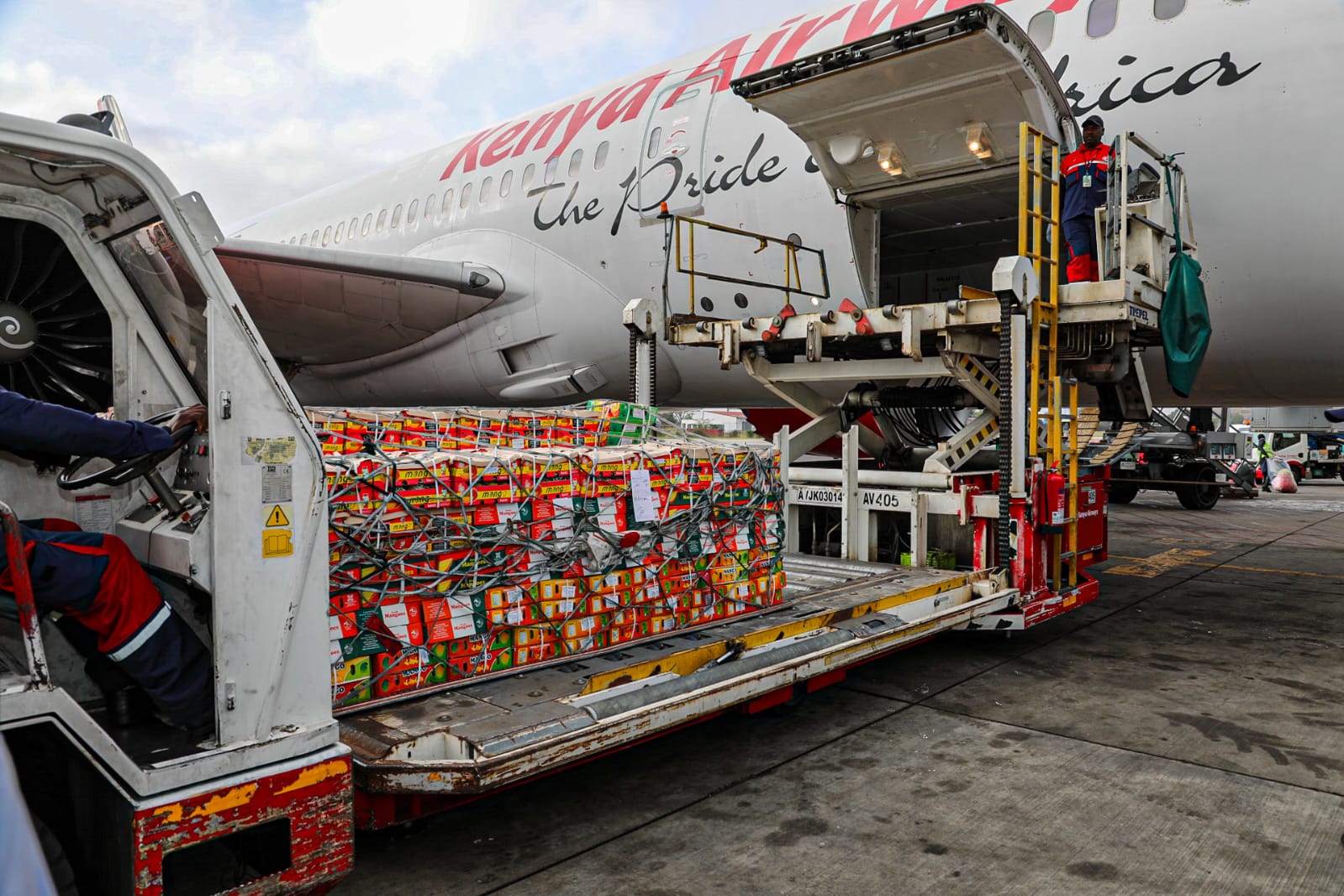 Kenya ships apple mangoes to UK in festive export breakthrough