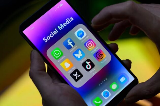 Social media overtakes TV, radio as top news source in Kenya