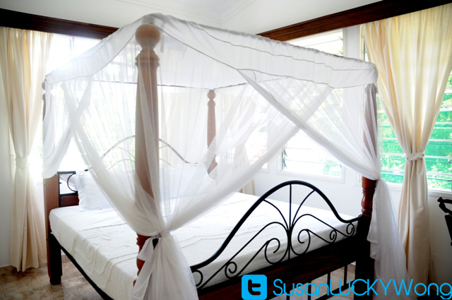 Pontoon Restaurant and Bar Lounge - bed breakfast room photographed by Susan Wong 2012