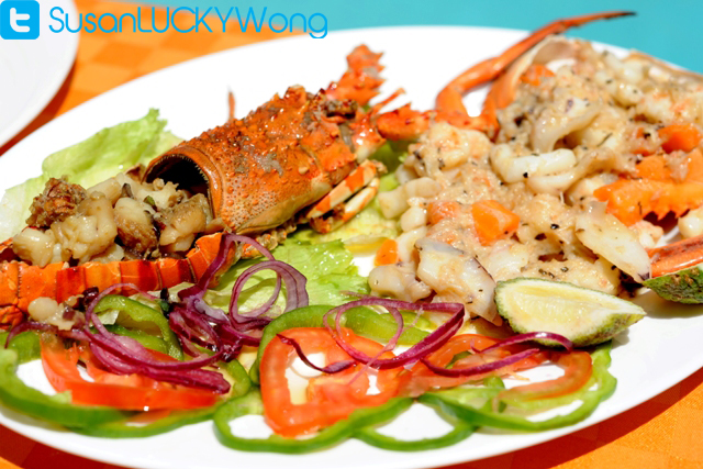 Pontoon Restaurant and Bar Lounge - lobster seafood casserole photographed by Susan Wong 2012