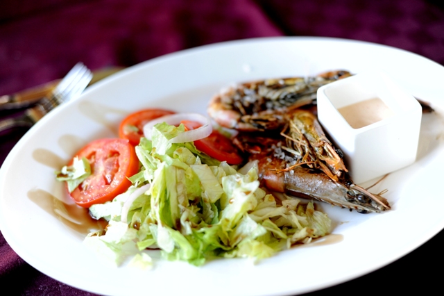 restaurant review la mesa espanola photographed by susan wong grilled prawns