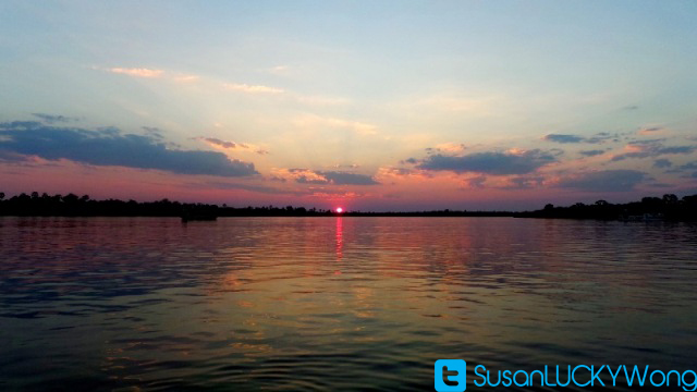 Sunset cruise on Zambezi River photgraphed by Susan Wong 2013 1