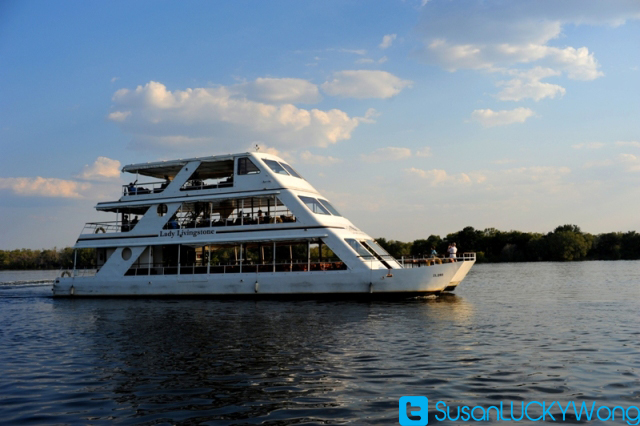 Sunset cruise on Zambezi River photgraphed by Susan Wong 2013 3