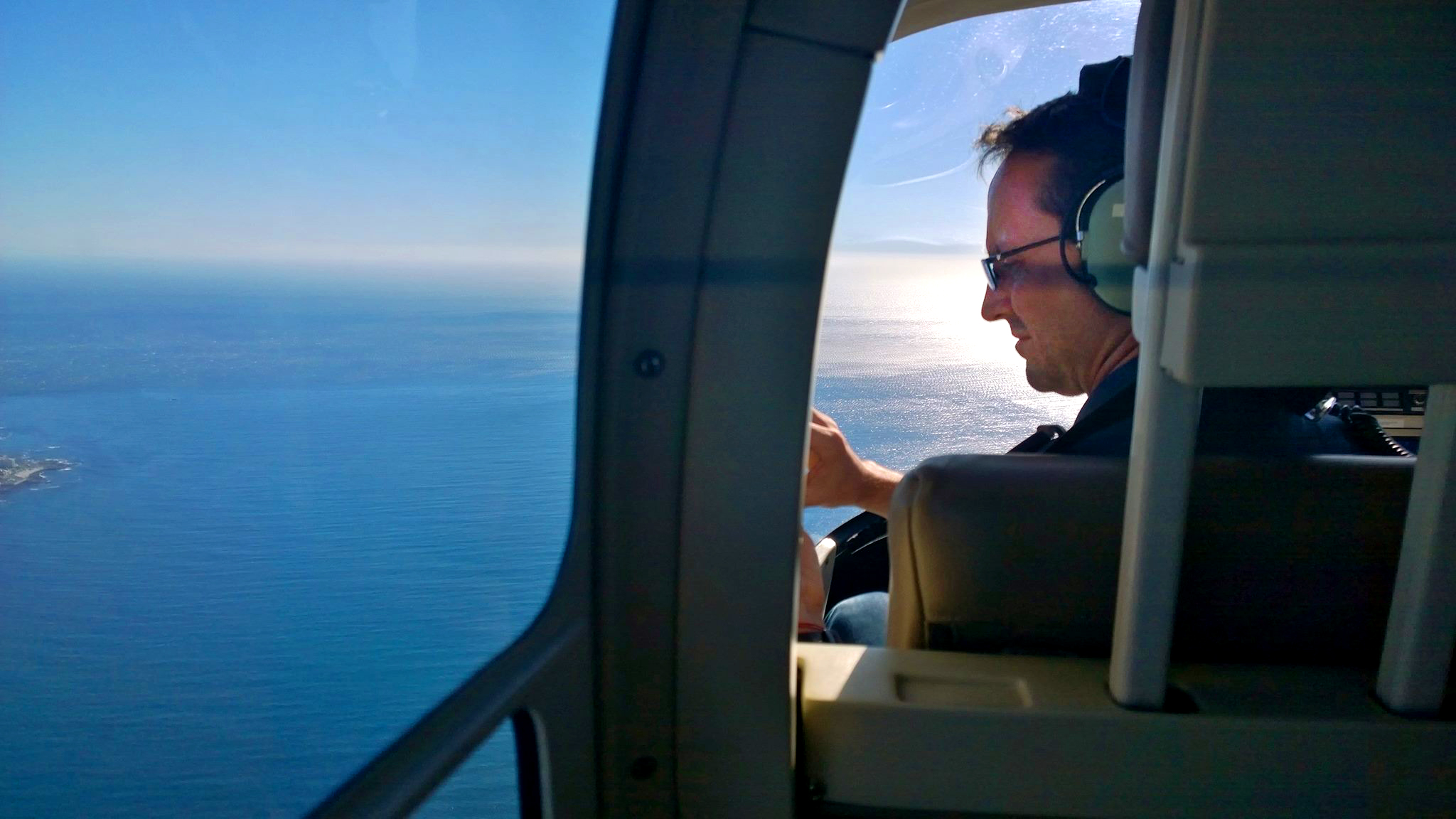 Stephen Alvarez shooting Cape Town  with a Lumia 1020 aboard a helicopter.