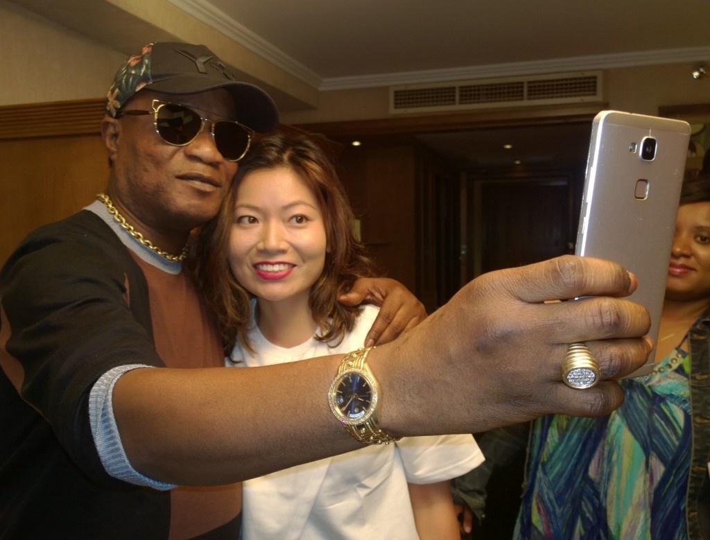 koffi olomide selfie nairobi kenya koroga festival