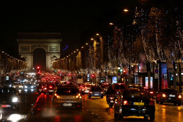 afp-champs-elysees-to-be-pedestrianised-once-a-month-to-combat-smog