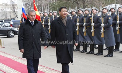 Chinese President Xi Jinping (R, Front) inspects the guard of honor together with Russian Defense Minister Sergei Shoigu/XINHUA