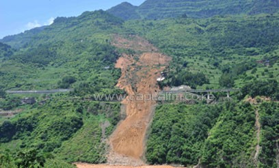 Photo taken on Aug 2, 2013 shows the landslide site in Daguan County, Zhaotong City of southwest China's Yunnan Province/XINHUA