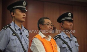 Yang Dacai (C) at the Intermediate People's Court of Xian in northwest China's Shaanxi province on September 5, 2013/AFP