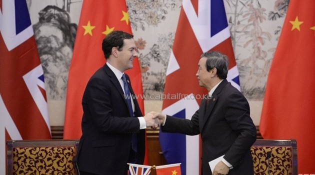 Britain's Chancellor of the Exchequer George Osborne (L) shakes hands with Chinese vice premier Ma Kai/AFP
