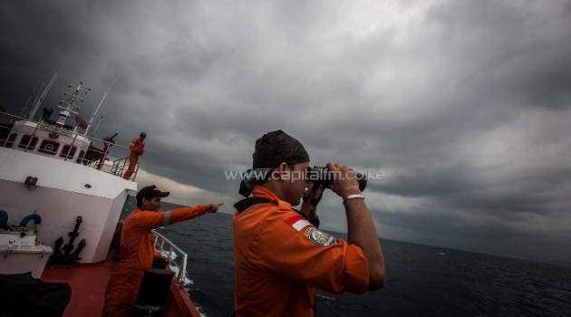 Indonesian national search and rescue agency staff keep watch for missing Malaysia Airlines Flight MH370 in the Andaman Sea on March 15, 2014/AFP