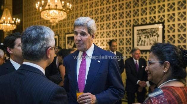US Secretary of State John Kerry (C) speaks with guests before a dinner at the US Ambassador's residence in New Delhi on July 30, 2014/AFP