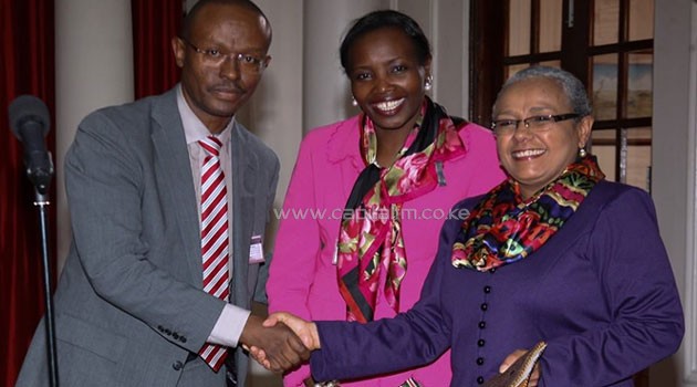 First Lady Margaret Kenyatta receives a cheque worth Sh2 million from Miller Foundation (K) Chairperson, Cecil Miller, to go toward the "Beyond Zero" campaign/PSCU