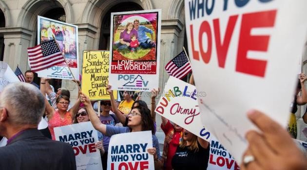 Same-sex marriage supporters hold a rally in front of the 4th US Circuit Court of Appeals, May 13, 2014 in Richmond, Virginia/AFP